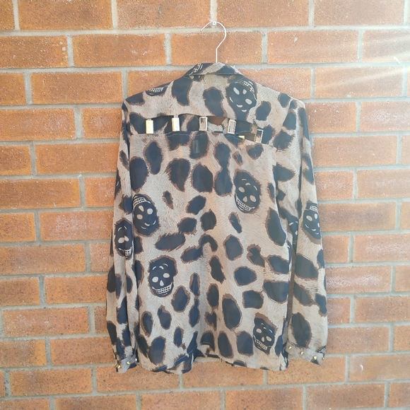 Urmoda Blouse With Gold Buttons And Spikes - Picture 6 of 9